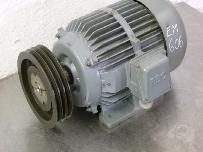 Three-phase servo motor ABB Typ: QU 160 M 4 AG ( QU160M4AG ) gebraucht ! photo on Industry-Pilot